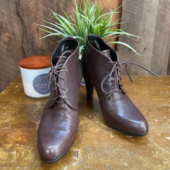 Stuart Weitzman Brown Leather Lace Up Heeled Boots, Size 6 - Picture 2 of 13